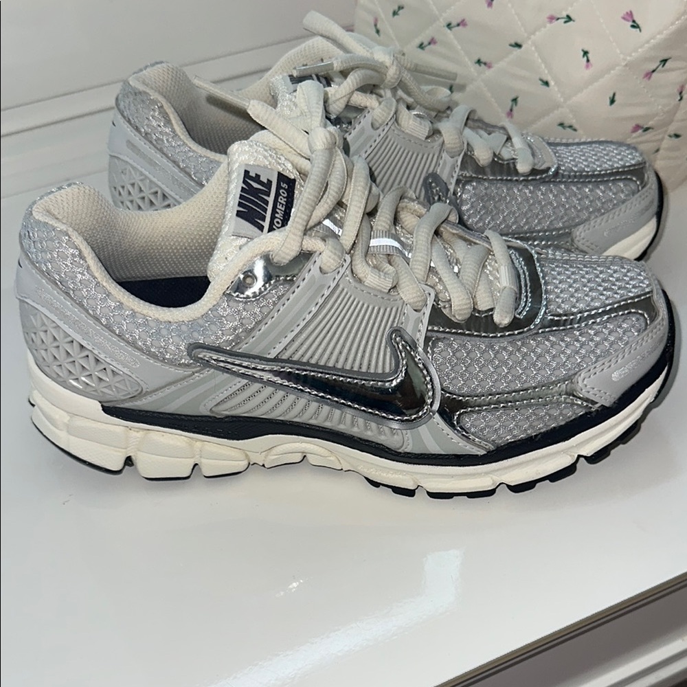 Nike Vomero 5